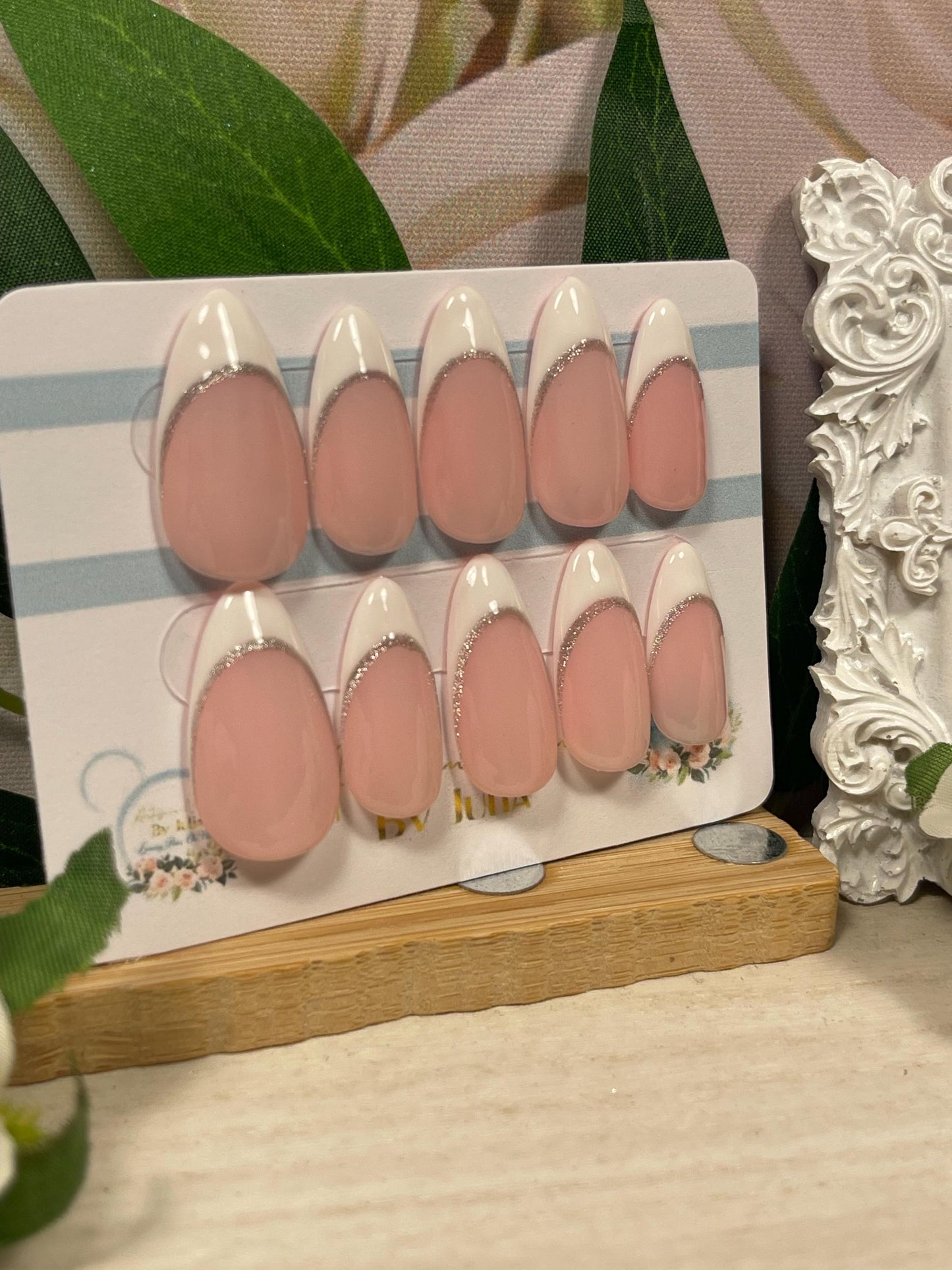 SILVER LADY - Set of 10 Classic French Tip Nails with Silver Sparkle line
