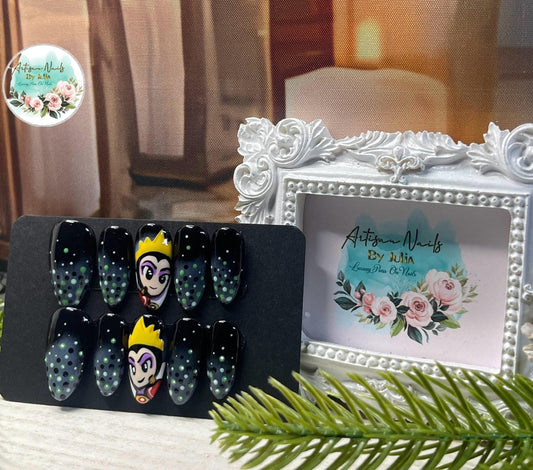 EVIL QUEEN - Set of 10 Evil Queen inspired Nails