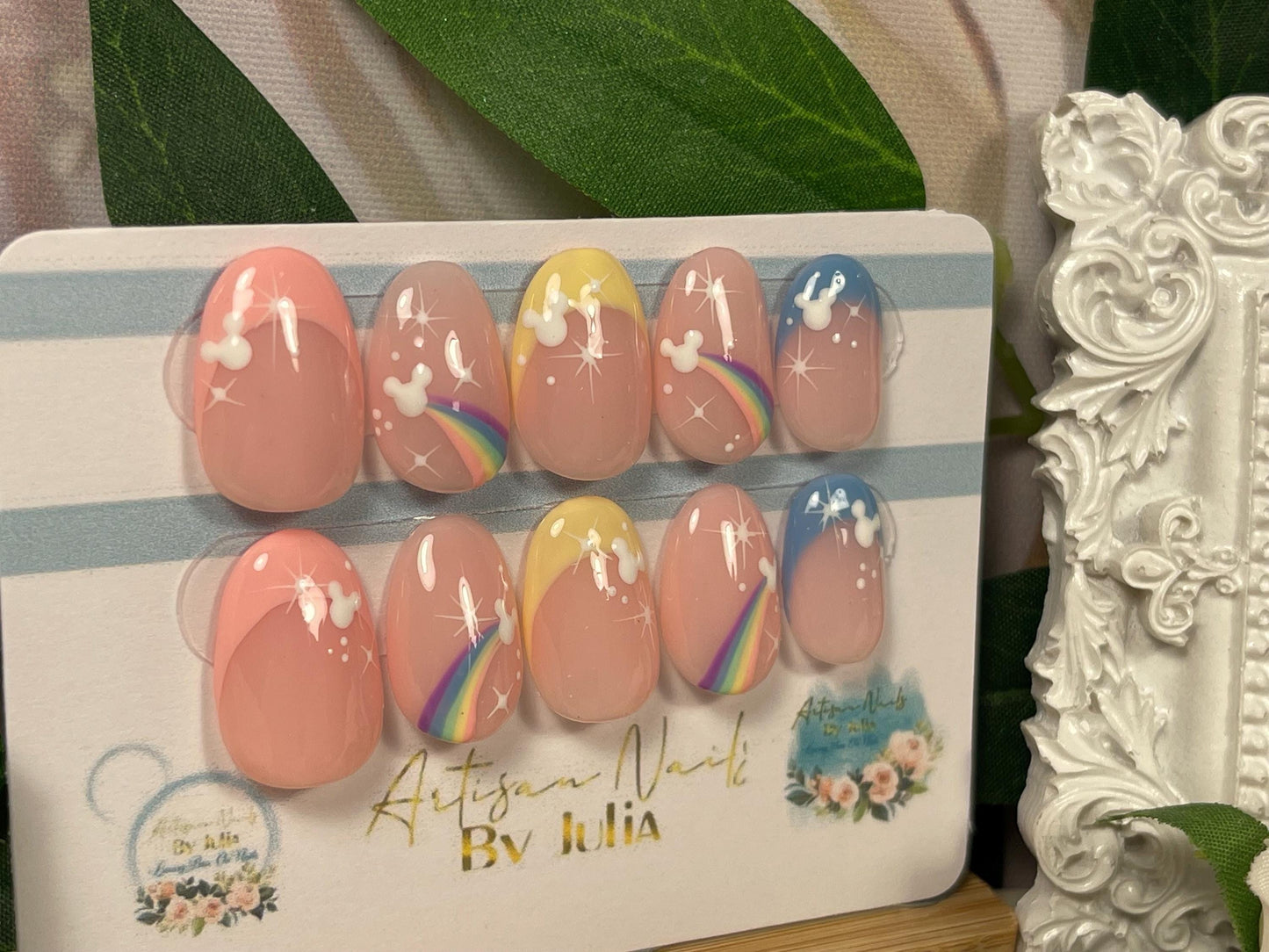 UN DÍA MÁGICO - Set de 10 uñas francesas en gel pastel y arcoíris