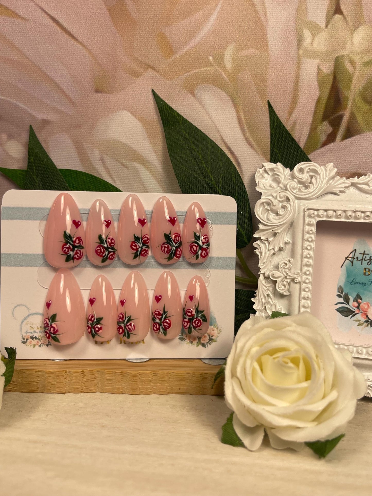 LAS ROSAS SON ROJAS - Juego de 10 uñas con detalles de rosas rojas
