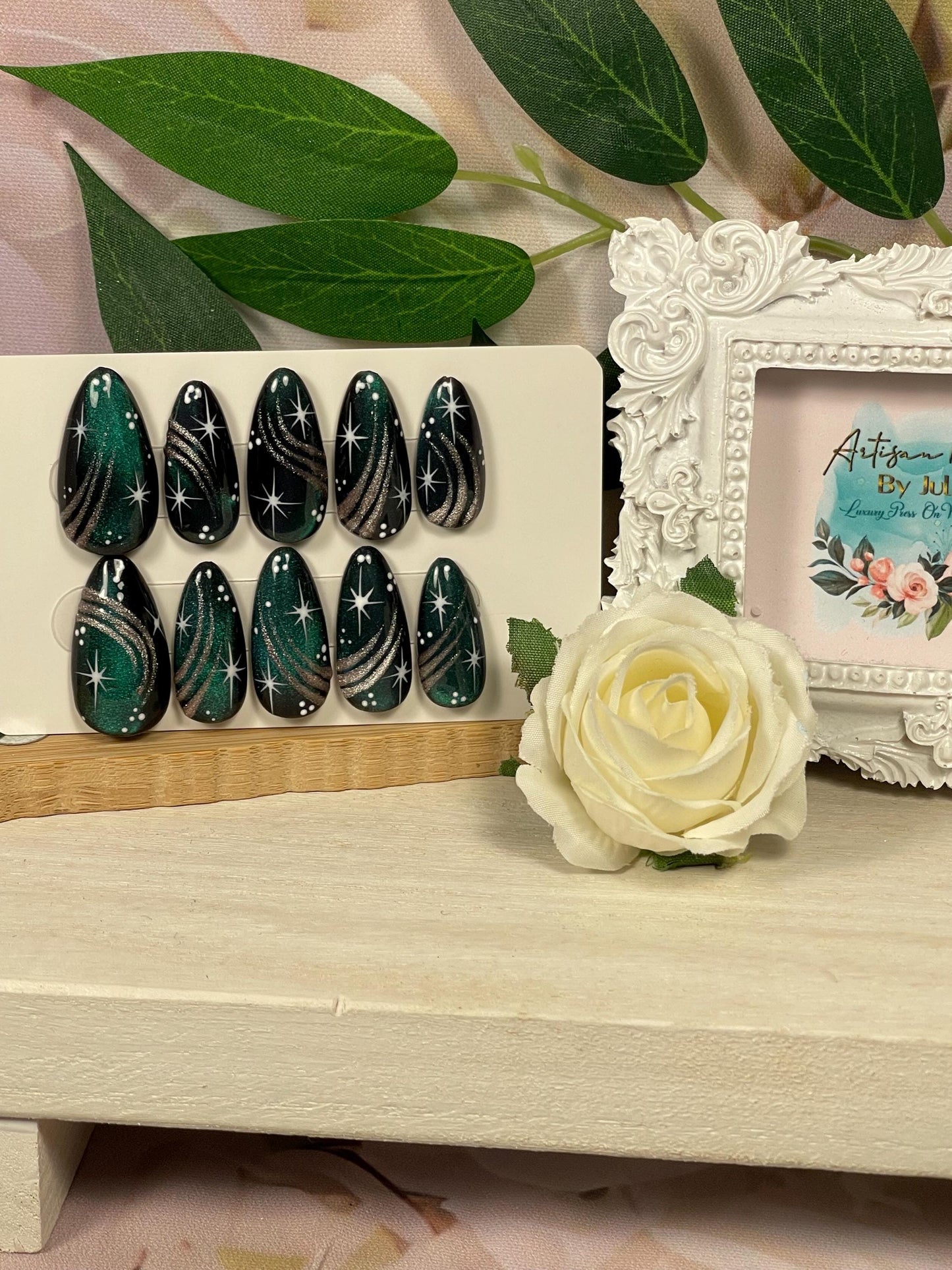 WICKED - Set of 10 Green Cats Eye Abstract Nails