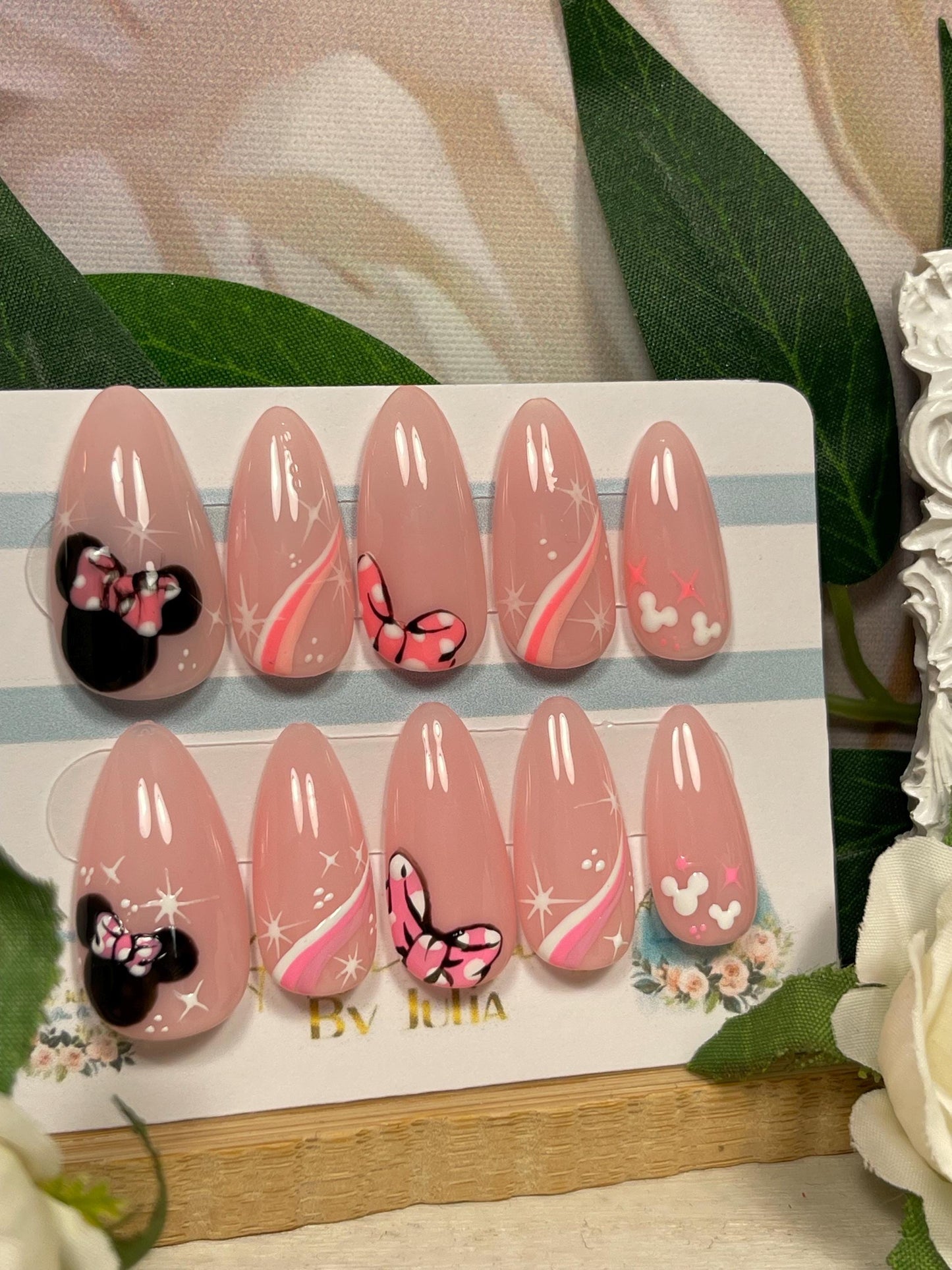 MINNIE MAGIC - Set de 10 uñas con temática de Minnie