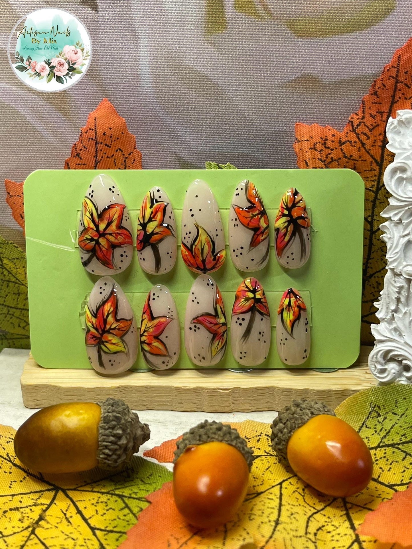 OAK FALL - Set of 10 Rich Neon Autumn Leaf Nails