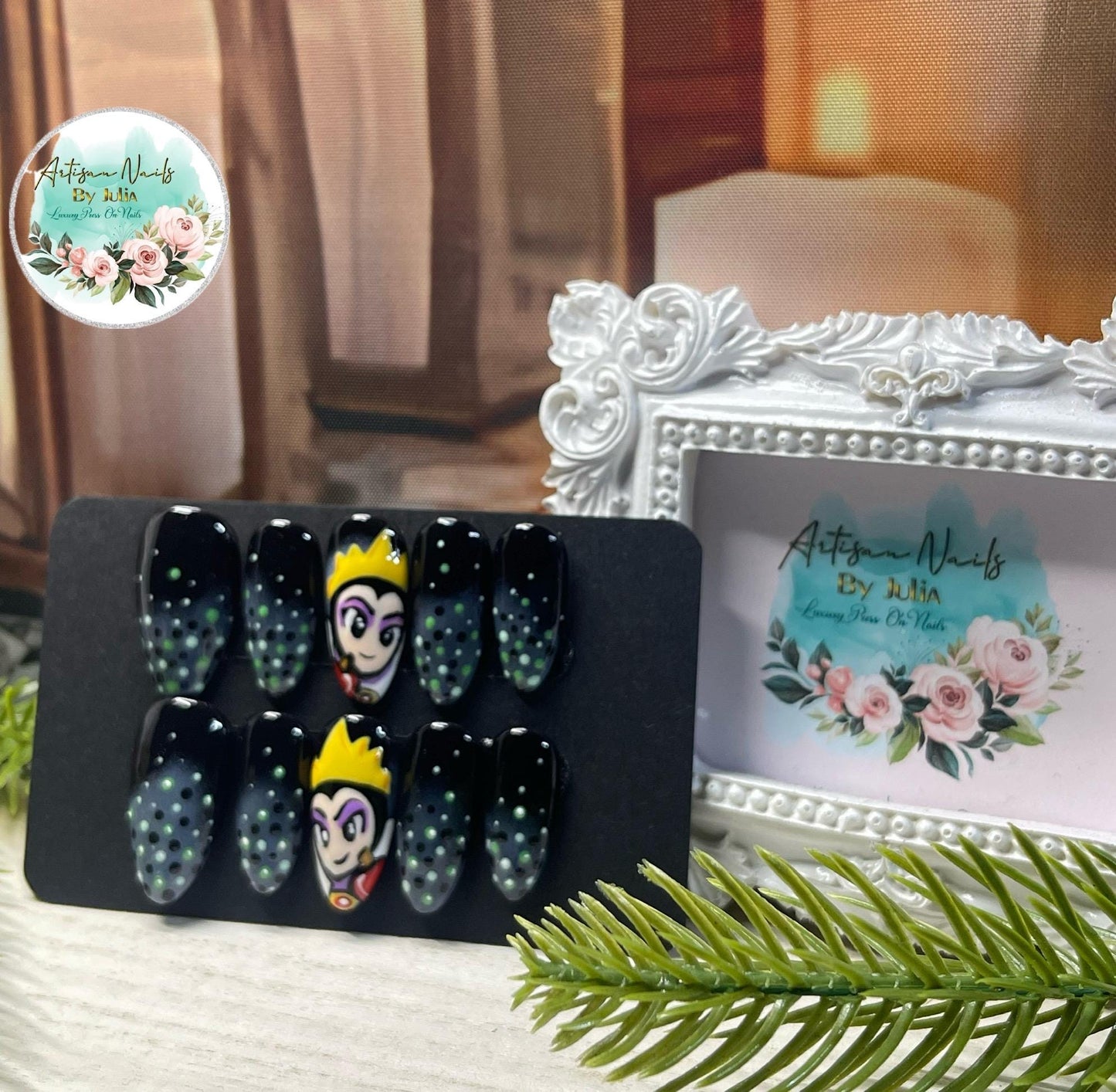 REINA MALVADA - Set de 10 uñas inspiradas en la Reina Malvada