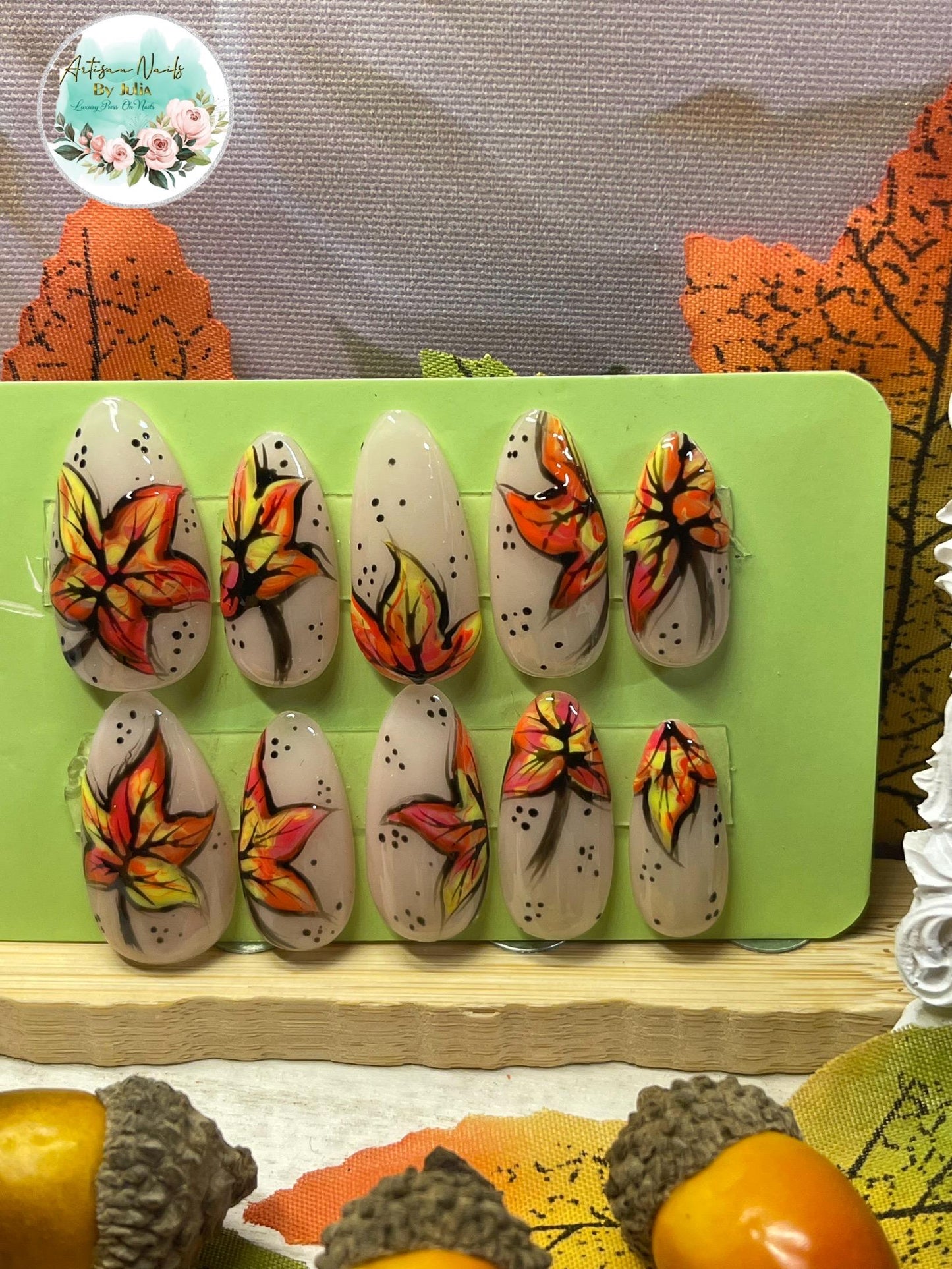 OAK FALL - Set of 10 Rich Neon Autumn Leaf Nails