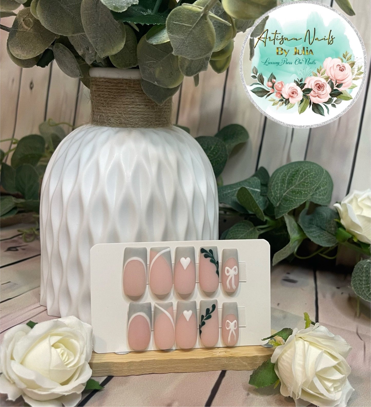 BOWS & BLOOMS - Set of 10 Grey French Tip Nails with Bloom & Bow Design