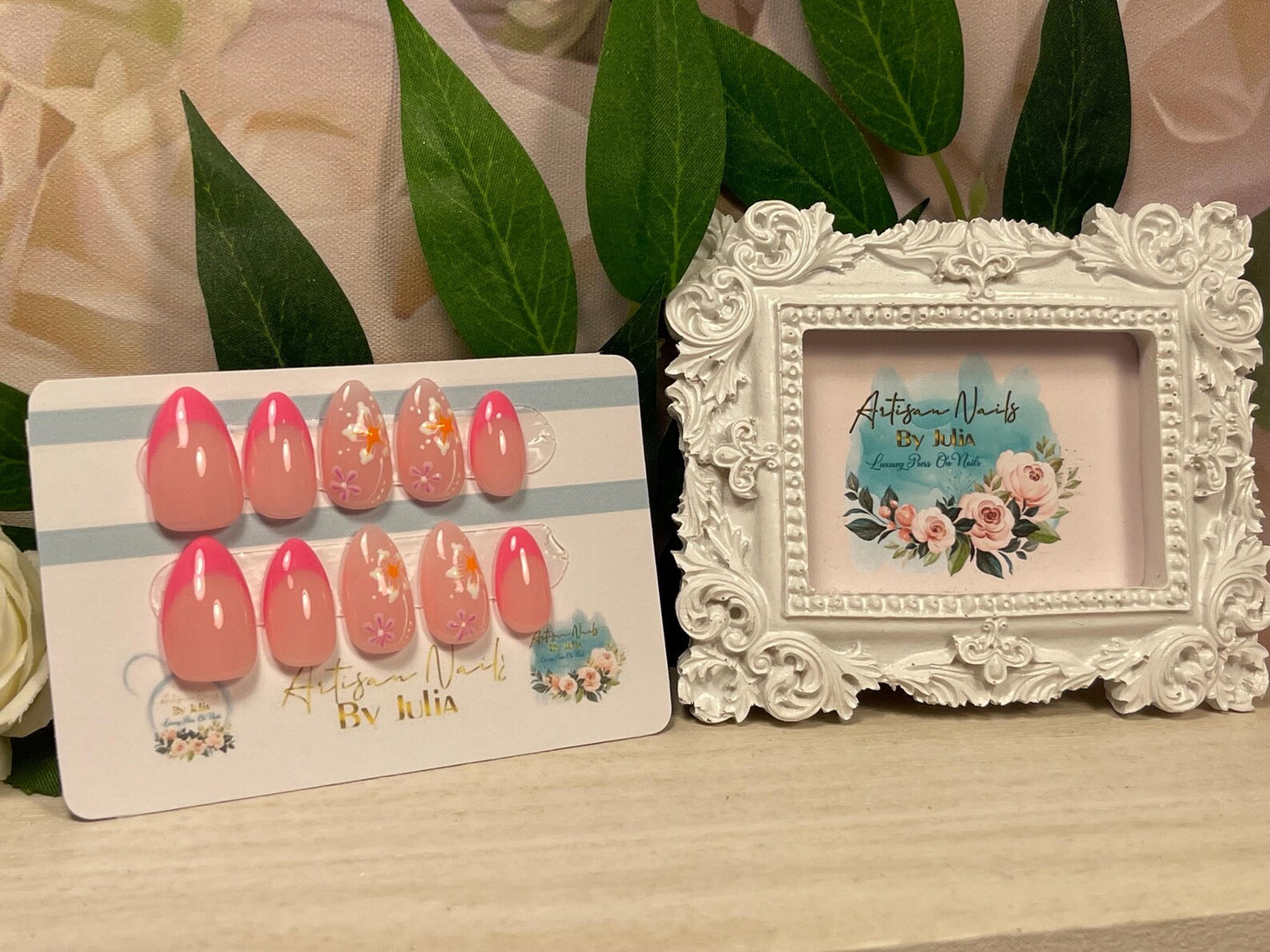 HIBISCO - Juego de 10 uñas francesas en rosa intenso con flores