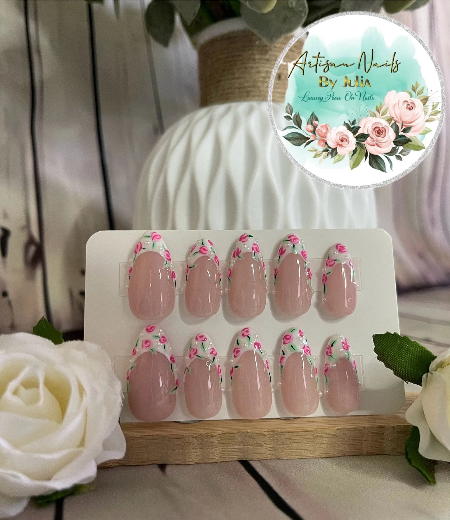 ROSEBUD - Juego de 10 uñas francesas con rosas y perlas rosas