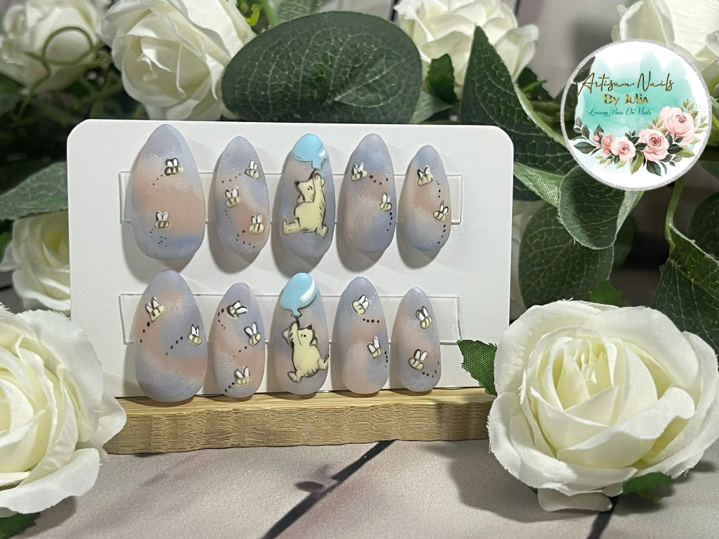 BLUSTERY DAY - Gel Press on Nails - Lot de 10 ongles inspirés de Winnie l'ourson - Fabriqués sur commande