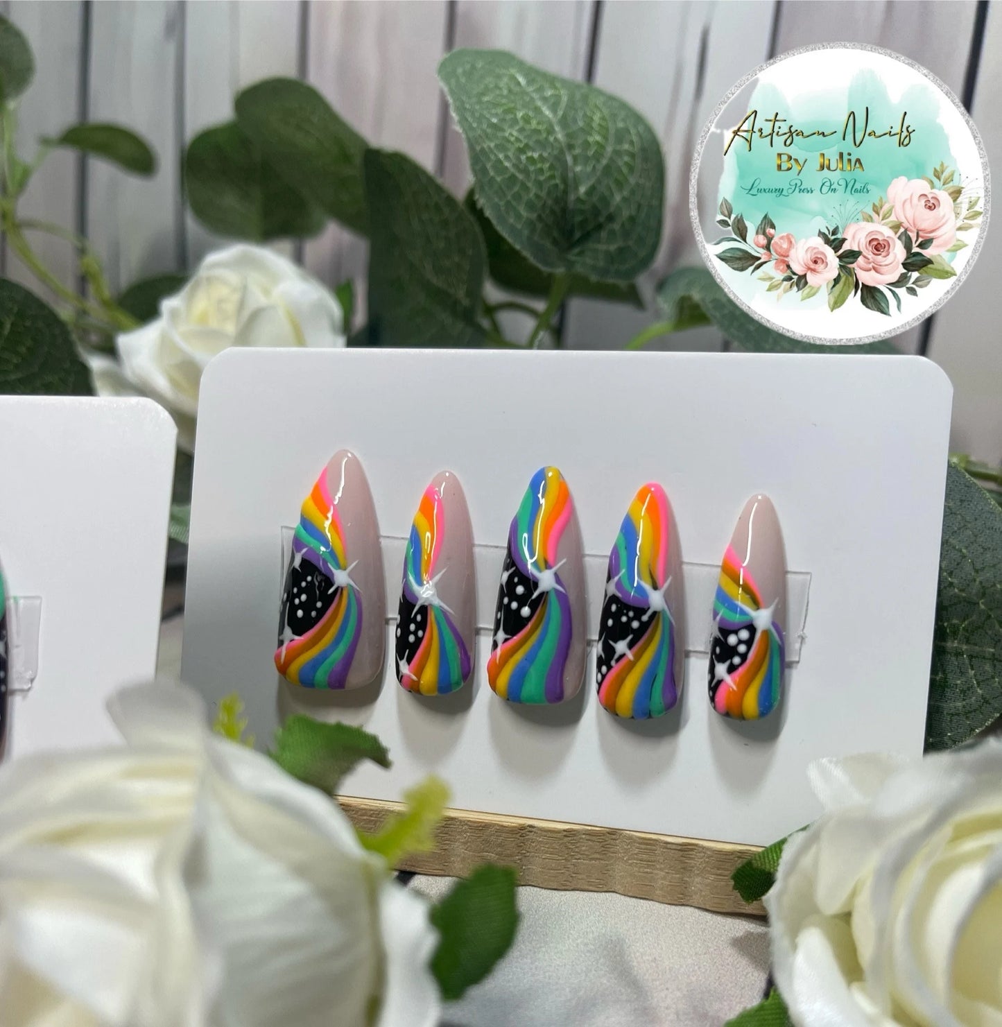 SHOW STOPPER - Ongles en gel à presser - Lot de 10 ongles noirs et arc-en-ciel avec étoiles - Fabriqués sur commande
