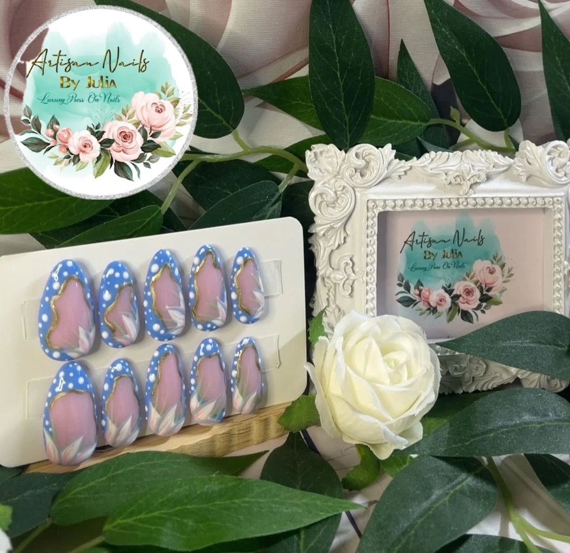 TRANQUILITY - Ongles en gel à presser - Lot de 10 ongles à motif de points bleus - Fabriqués sur commande
