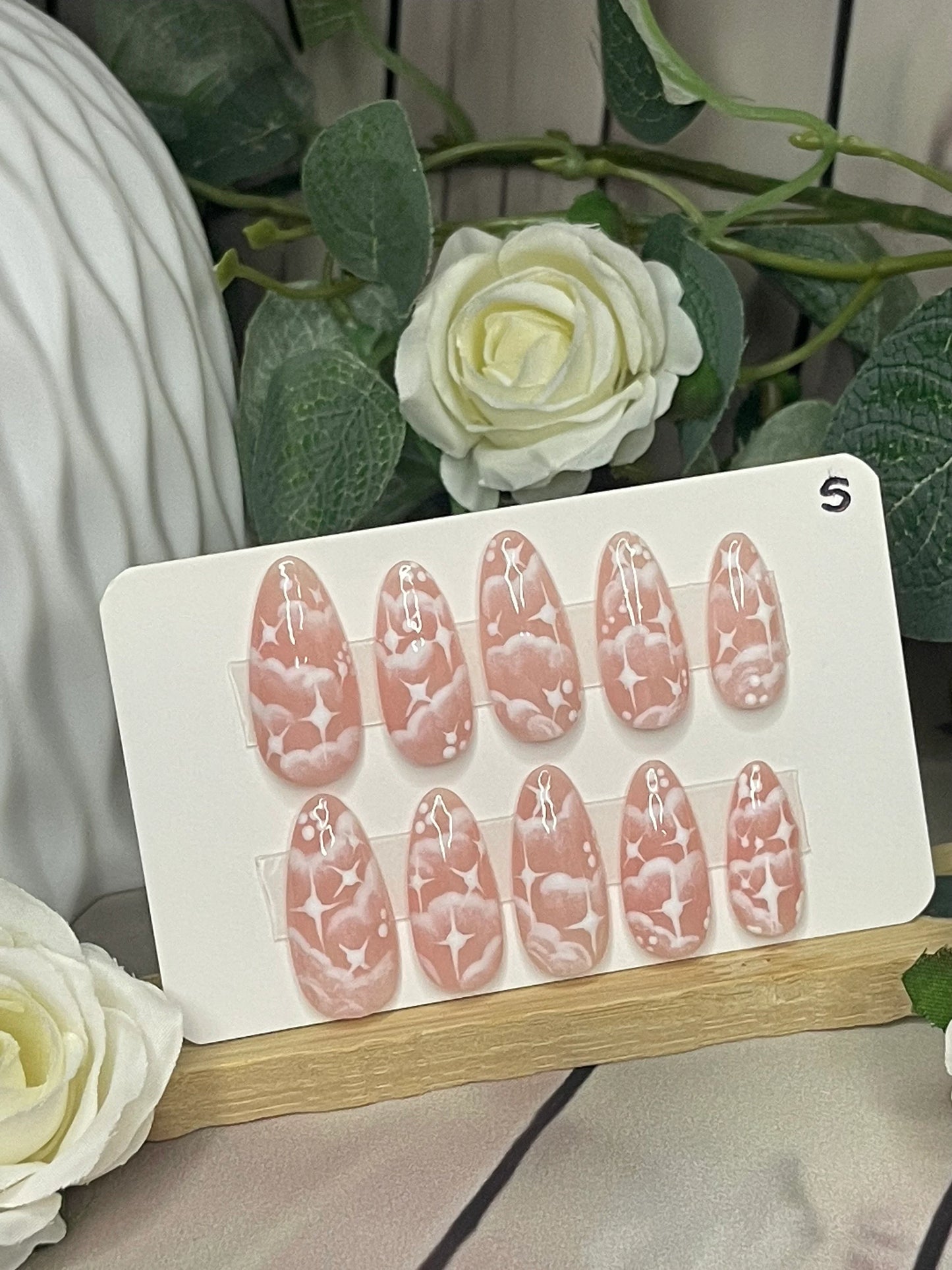 DREAMER - Gel Press on Nails - Lot de 10 ongles Cloud & Stars - Fabriqué sur commande