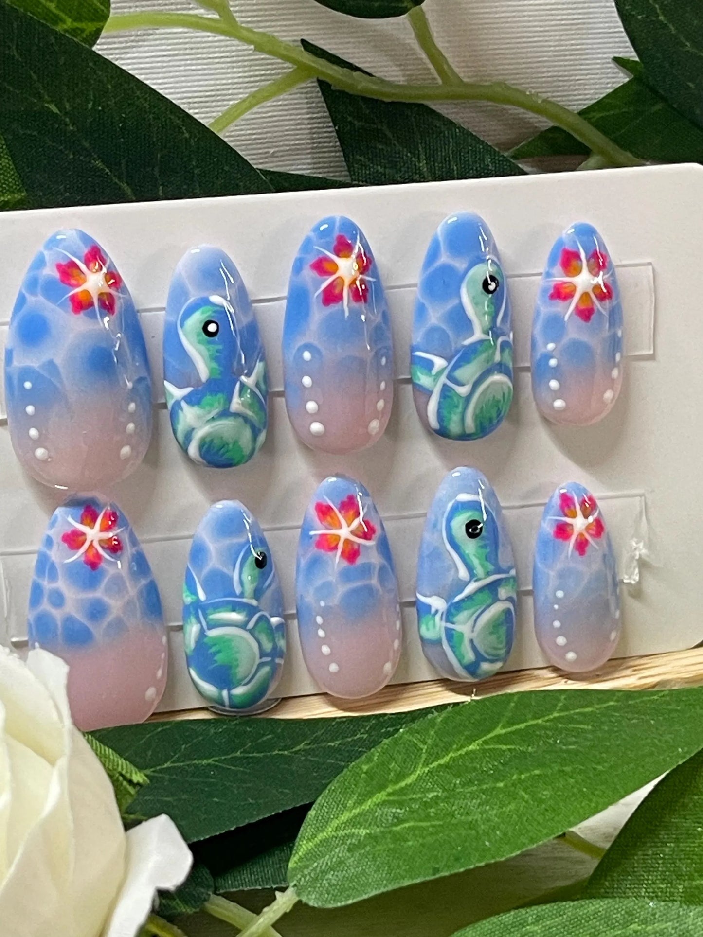 TURTLE BAY - Gel Press on Nails - Lot de 10 French Tips océan avec tortues - Fabriqué sur commande