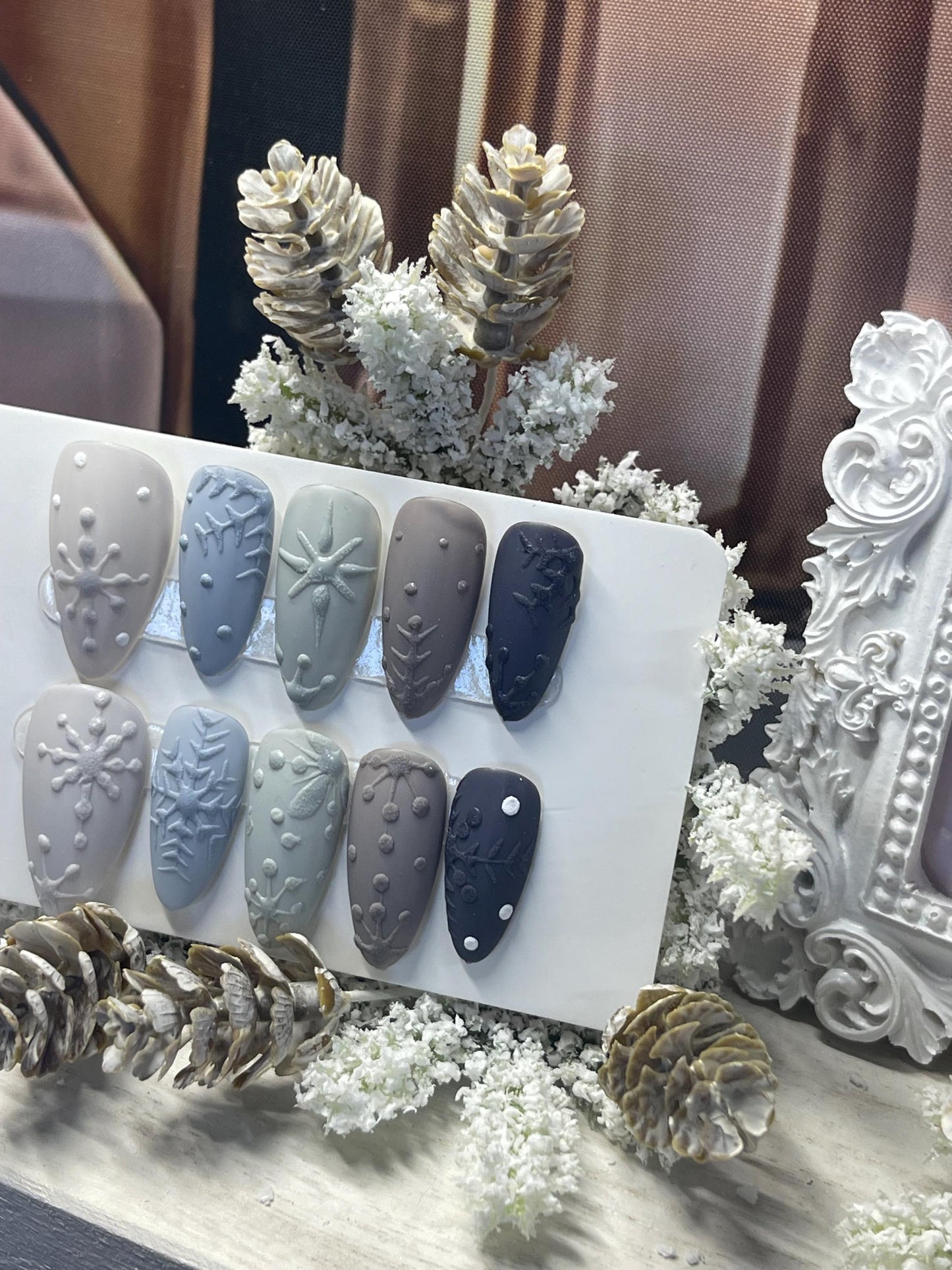 SHADES OF WINTER - Gel Press on Nails - Lot de 10 ongles 3D style flocon de neige