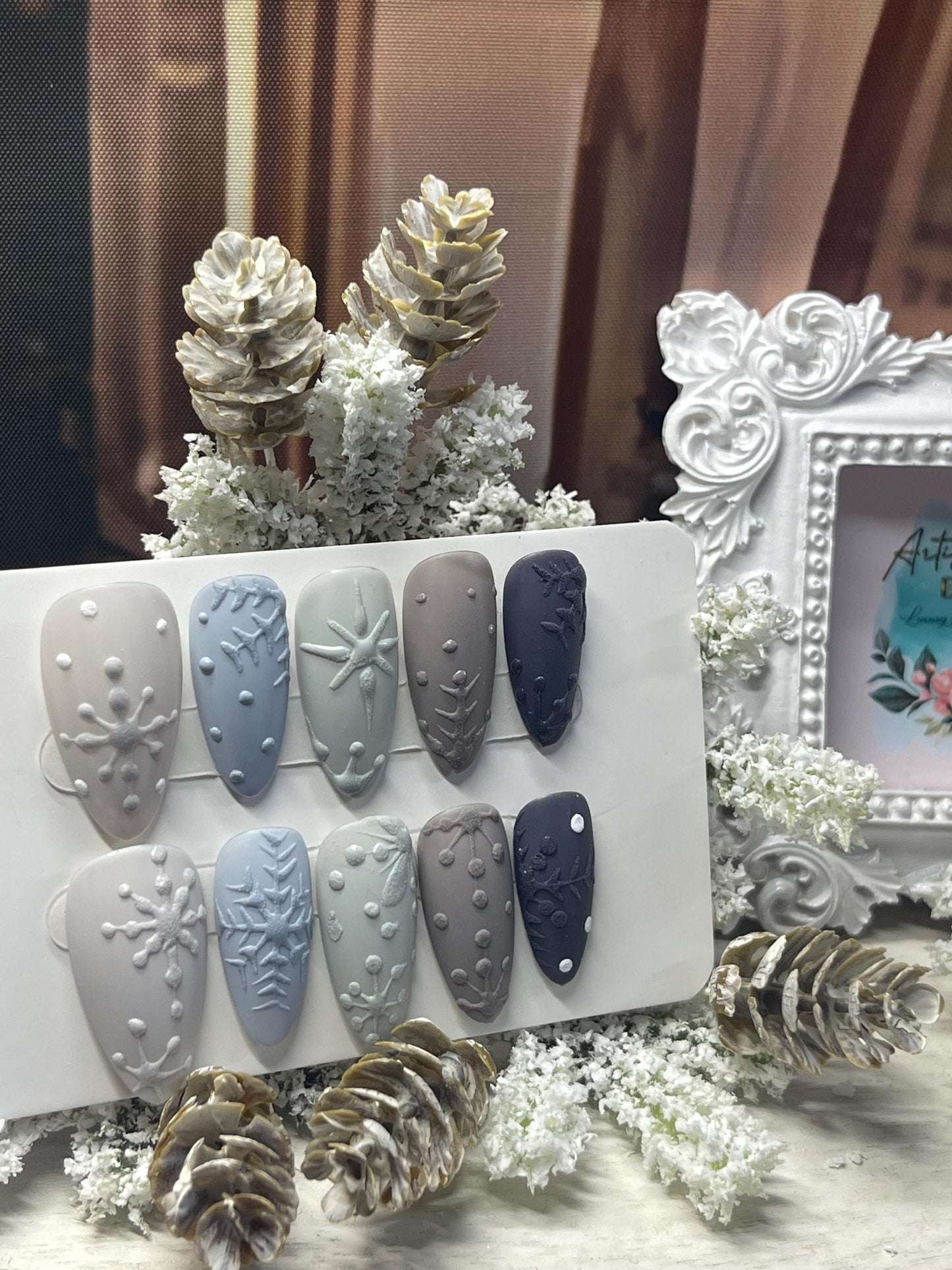 SHADES OF WINTER - Gel Press on Nails - Lot de 10 ongles 3D style flocon de neige