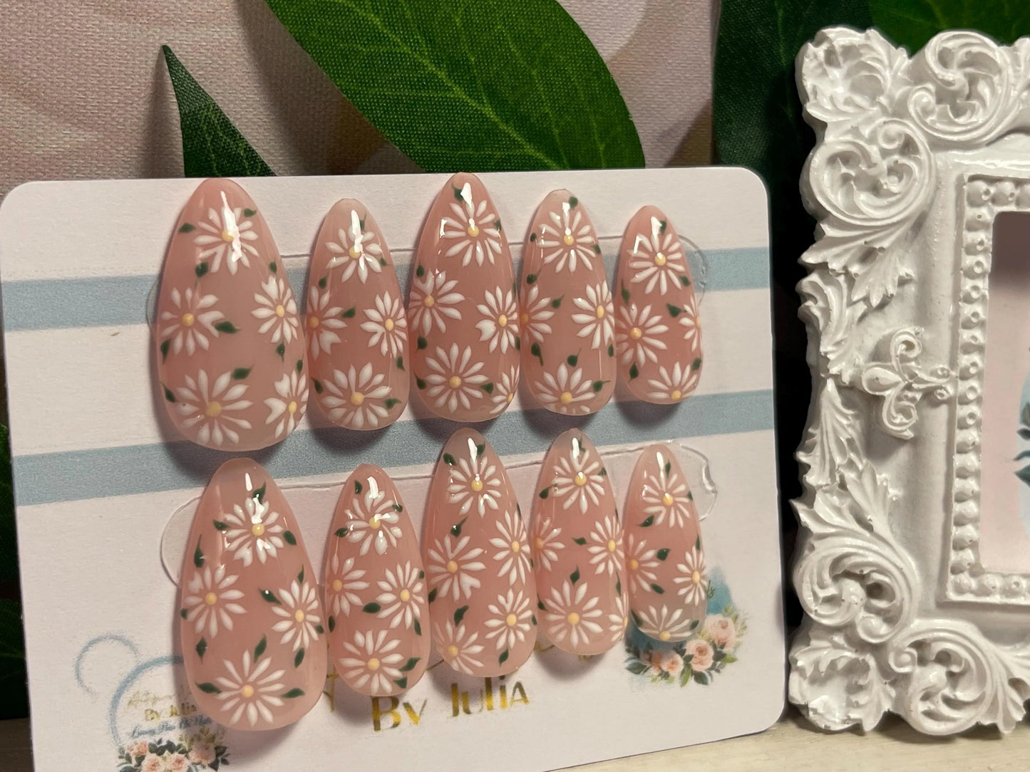 DAISY CHAIN - Set of 10 Delicate Daisy Spring Nails