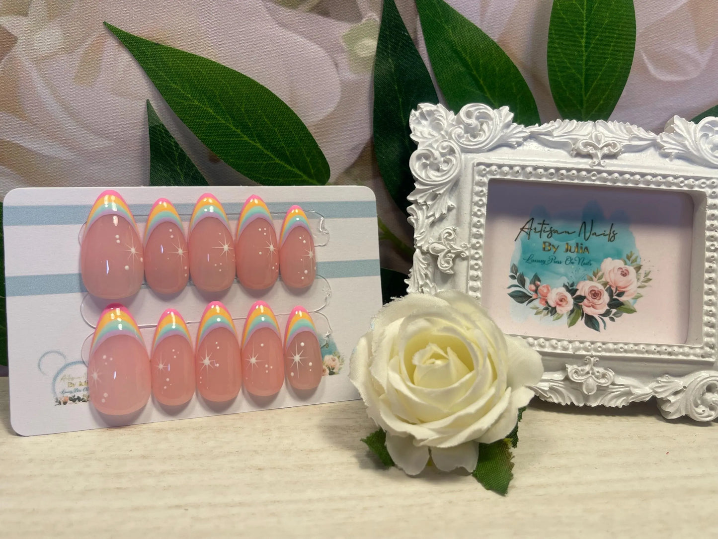 RAINBOW LIGHT - Juego de 10 uñas francesas con punta de arcoíris pastel y estrellas