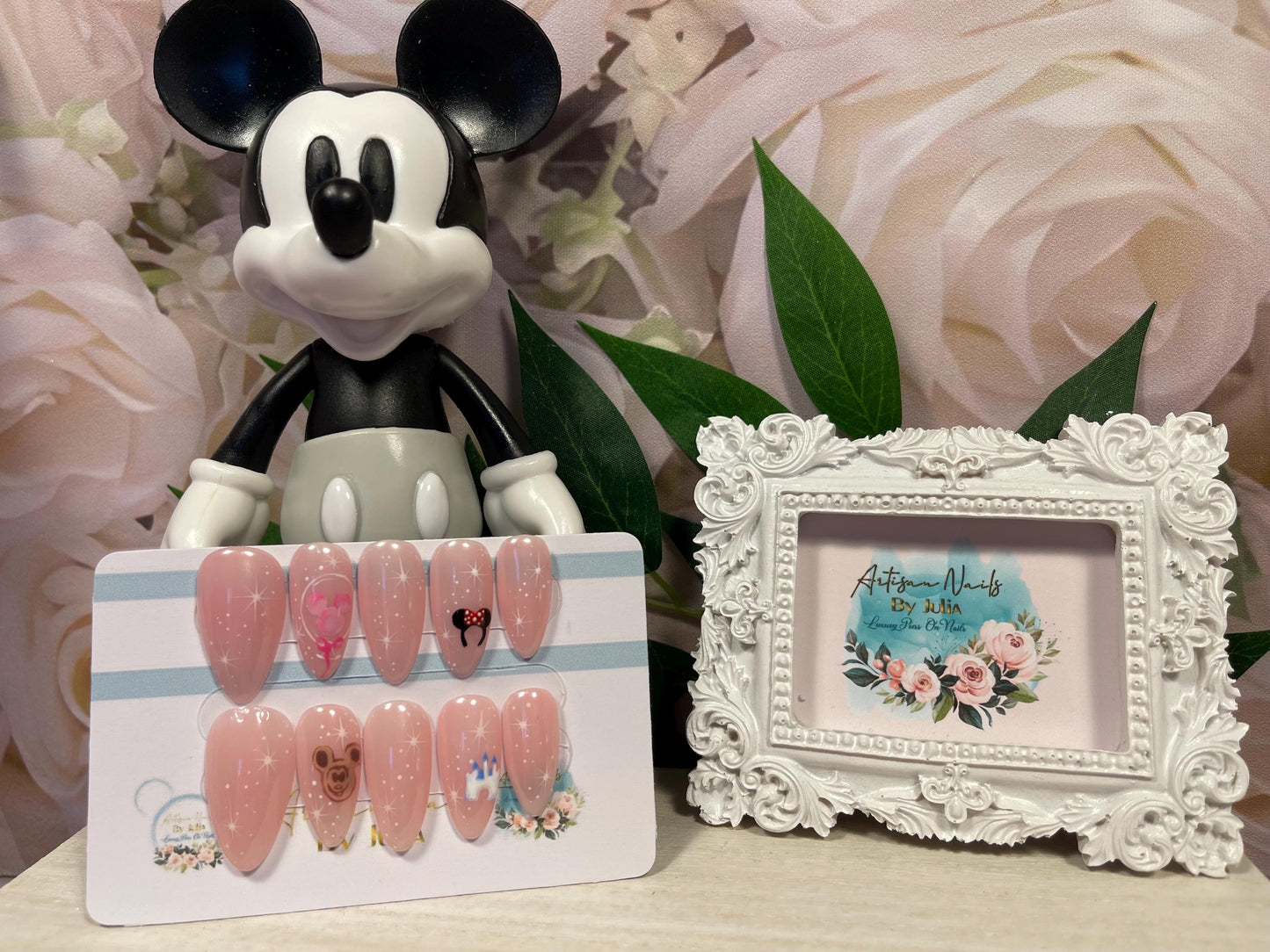 DISNEY DAYS - Set of 10 Glazed Star Nails with Mini Disney Details