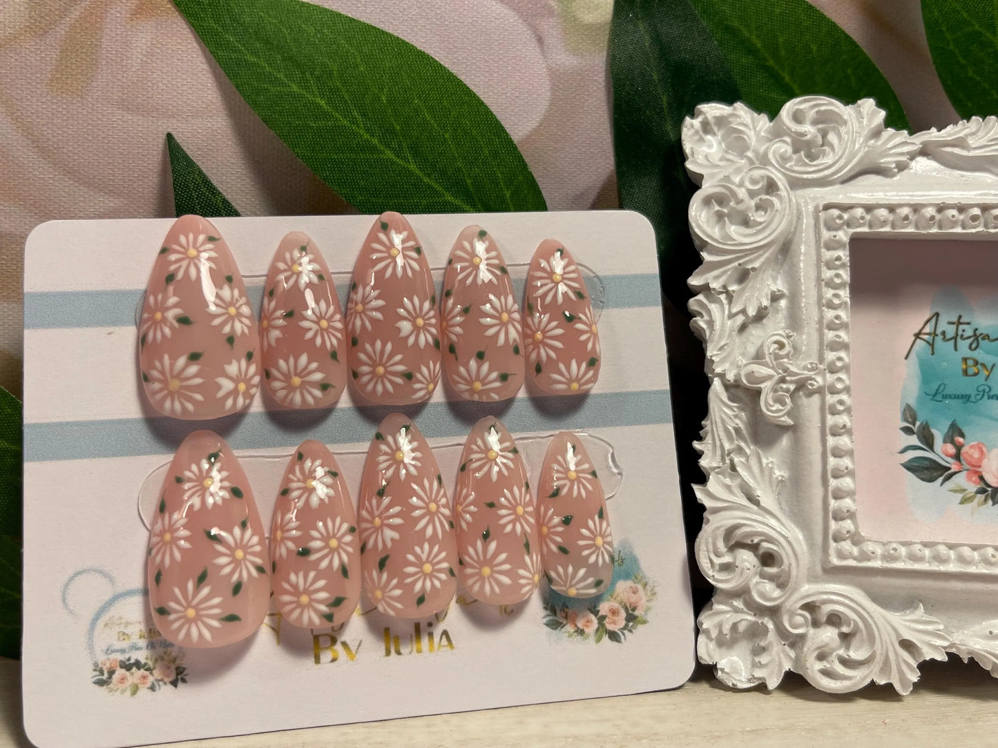 DAISY CHAIN - Set of 10 Delicate Daisy Spring Nails