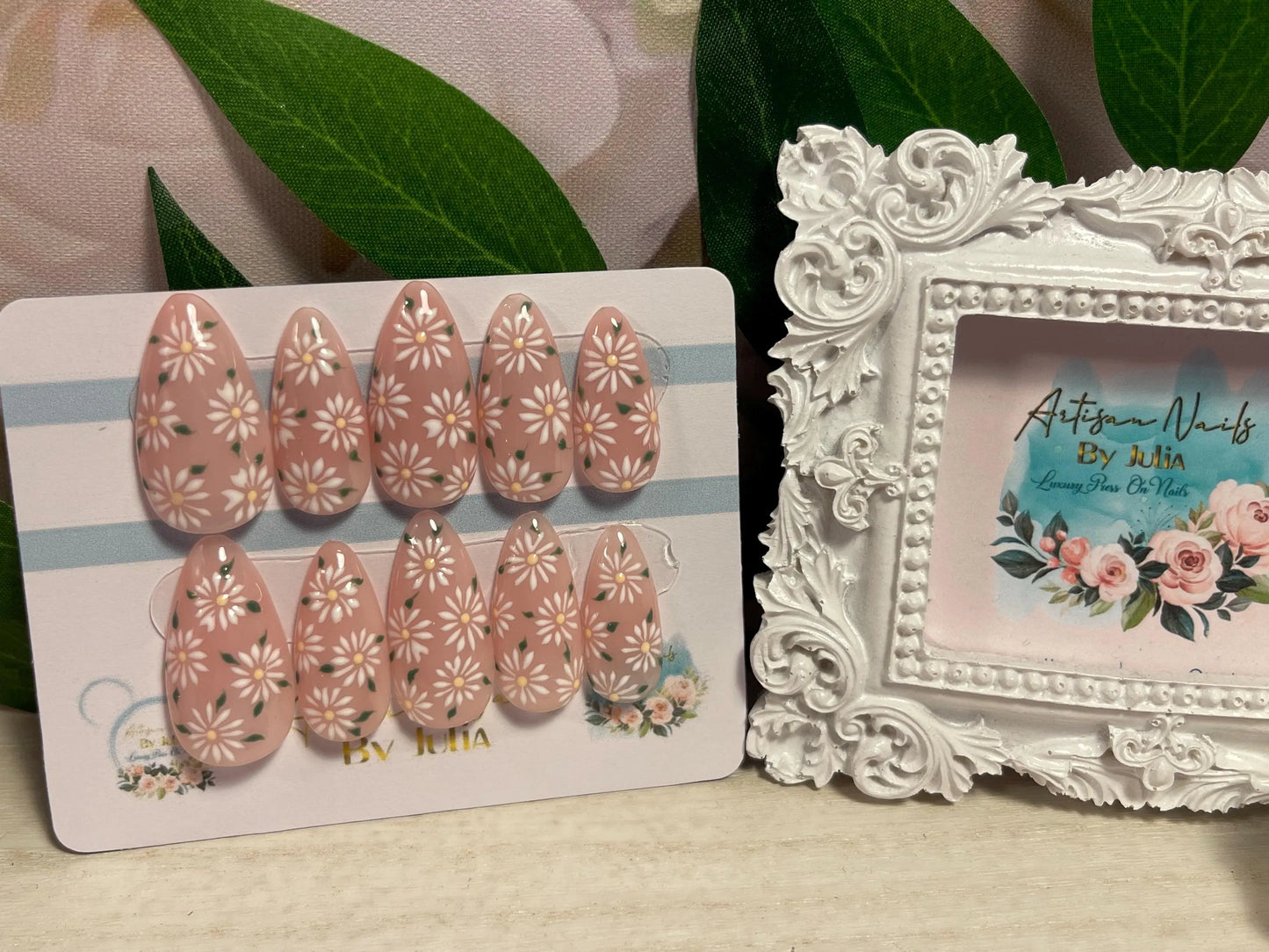 DAISY CHAIN - Set of 10 Delicate Daisy Spring Nails