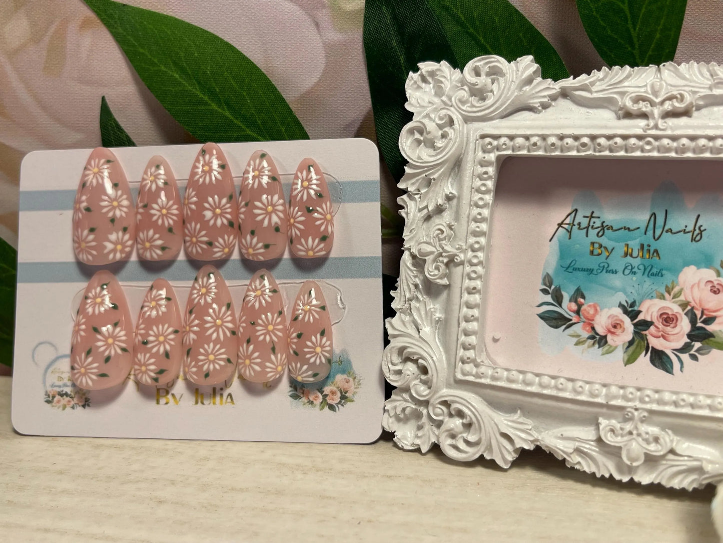DAISY CHAIN - Set of 10 Delicate Daisy Spring Nails