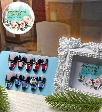 MAGIC CRUISIN' - Juego de 10 uñas con diseño de Mickey Lifebelt en rojo y azul - Uñas inspiradas en los cruceros de Disney