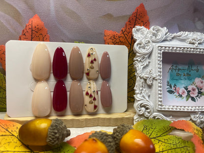 CORAZONES OTOÑOS - Set de 10 uñas nude apagadas con corazones Uñas