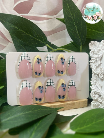 COTTAGE VIBES - Set of 10 gingham blueberry Nails