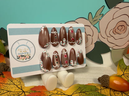 Gingerbread Lane | Cat Eye Christmas Press On Nails