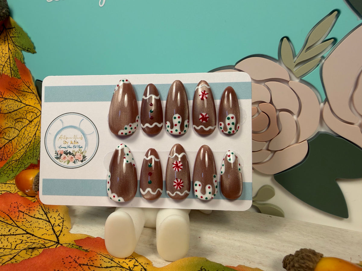 Gingerbread Lane | Cat Eye Christmas Press On Nails