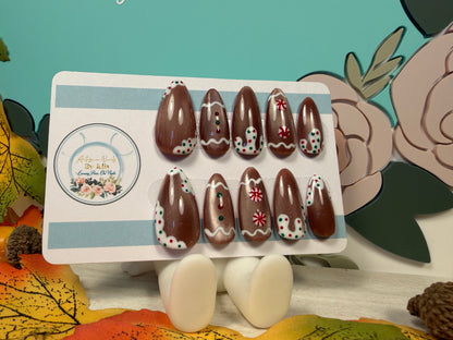 Gingerbread Lane | Cat Eye Christmas Press On Nails