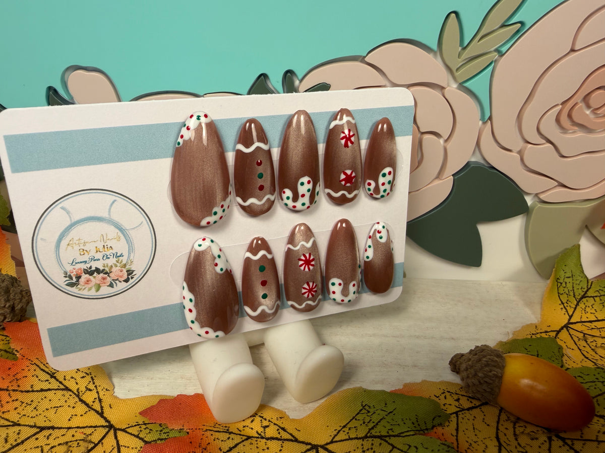 Gingerbread Lane | Cat Eye Christmas Press On Nails