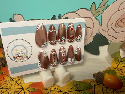 Gingerbread Lane | Cat Eye Christmas Press On Nails