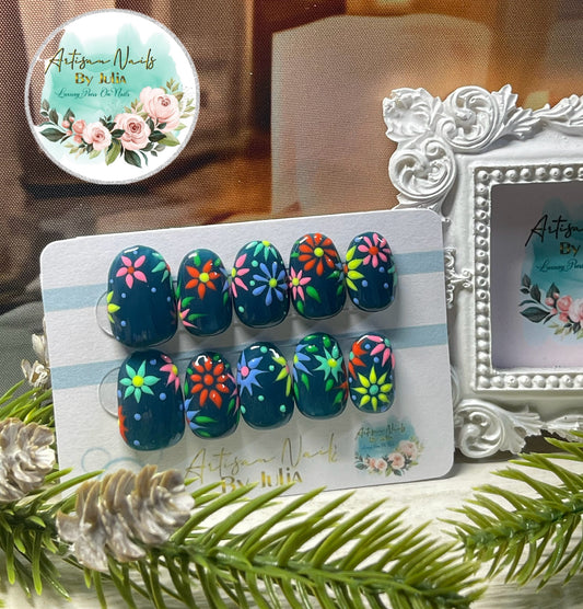COCO - Juego de 10 uñas color verde azulado con flores de neón