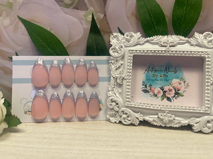 FROSTY BLUE  - Set of 10 mother of pearl swirled French tip Nails