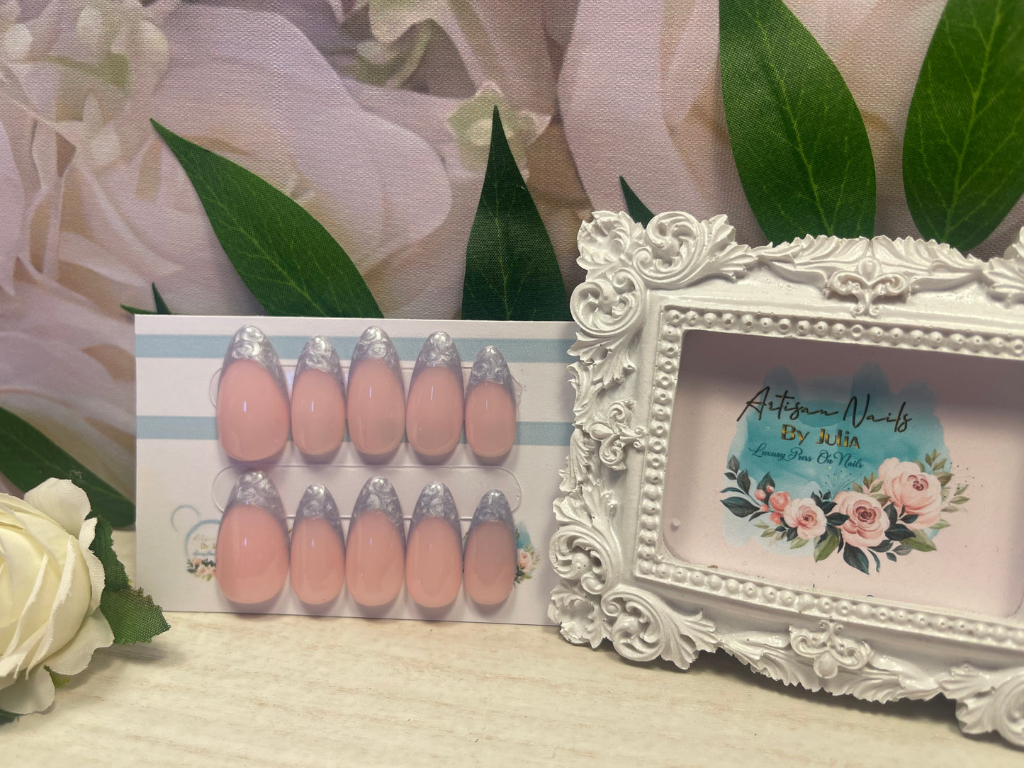 FROSTY BLUE  - Set of 10 mother of pearl swirled French tip Nails