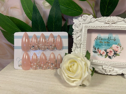 BEJEWELLED - Set of 10 Glazed Pearl & Diamond Nails