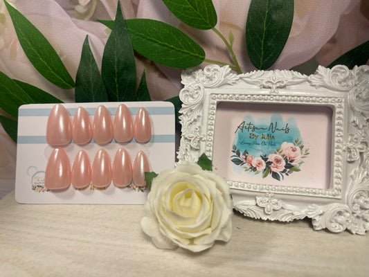 PEARLESCENT - Set of 10 glazed pearl accented nails