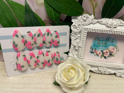 ROSEBUD BLUE - Juego de 10 uñas francesas con rosas azules y perlas