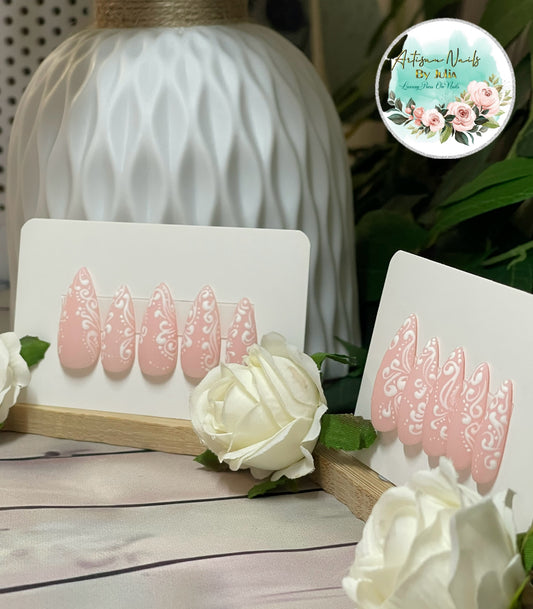 Ophelia - Gel Press on Nails - Lot de 10 ongles nude avec tourbillons blancs - Fabriqué sur commande