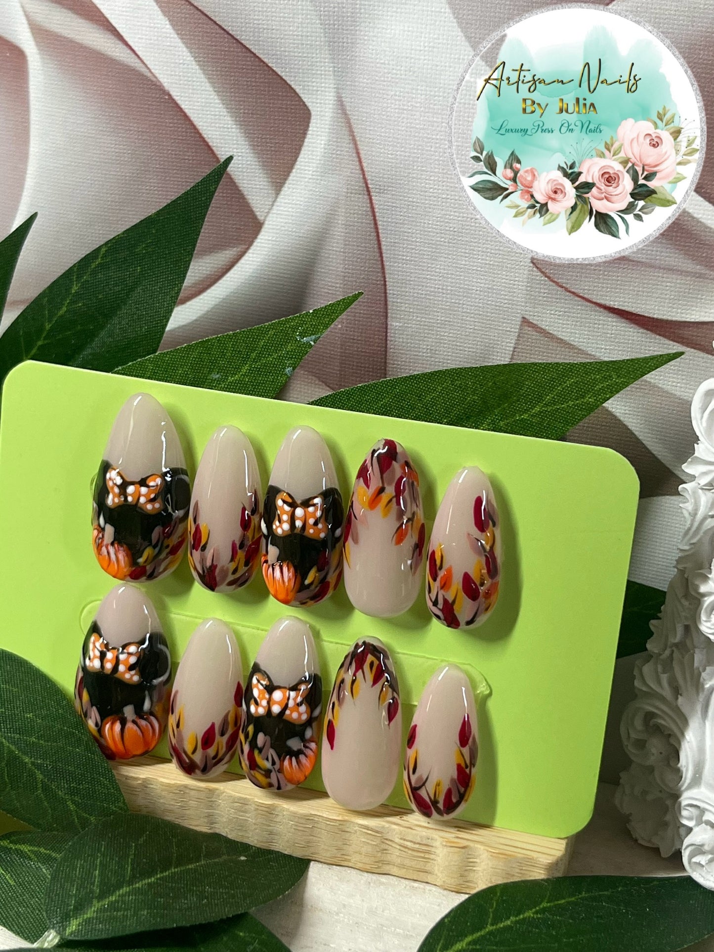 MINNIE D'AUTOMNE - Gel Press on Nails - Lot de 10 ongles inspirés de Minnie - Fabriqués sur commande