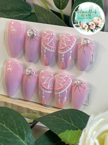 DREAMCATCHER - Juego de 10 uñas con diseño de atrapasueños en tonos perlados.