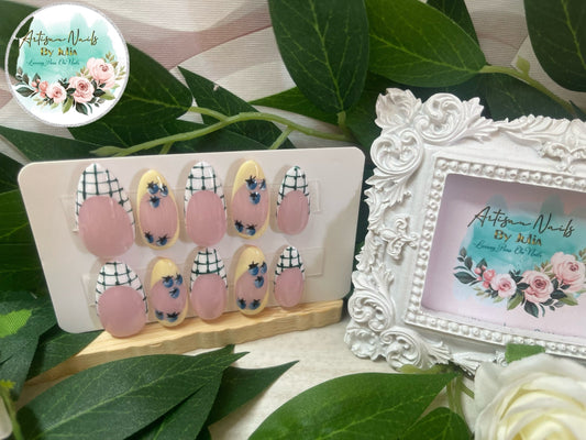COTTAGE VIBES - Set of 10 gingham blueberry Nails