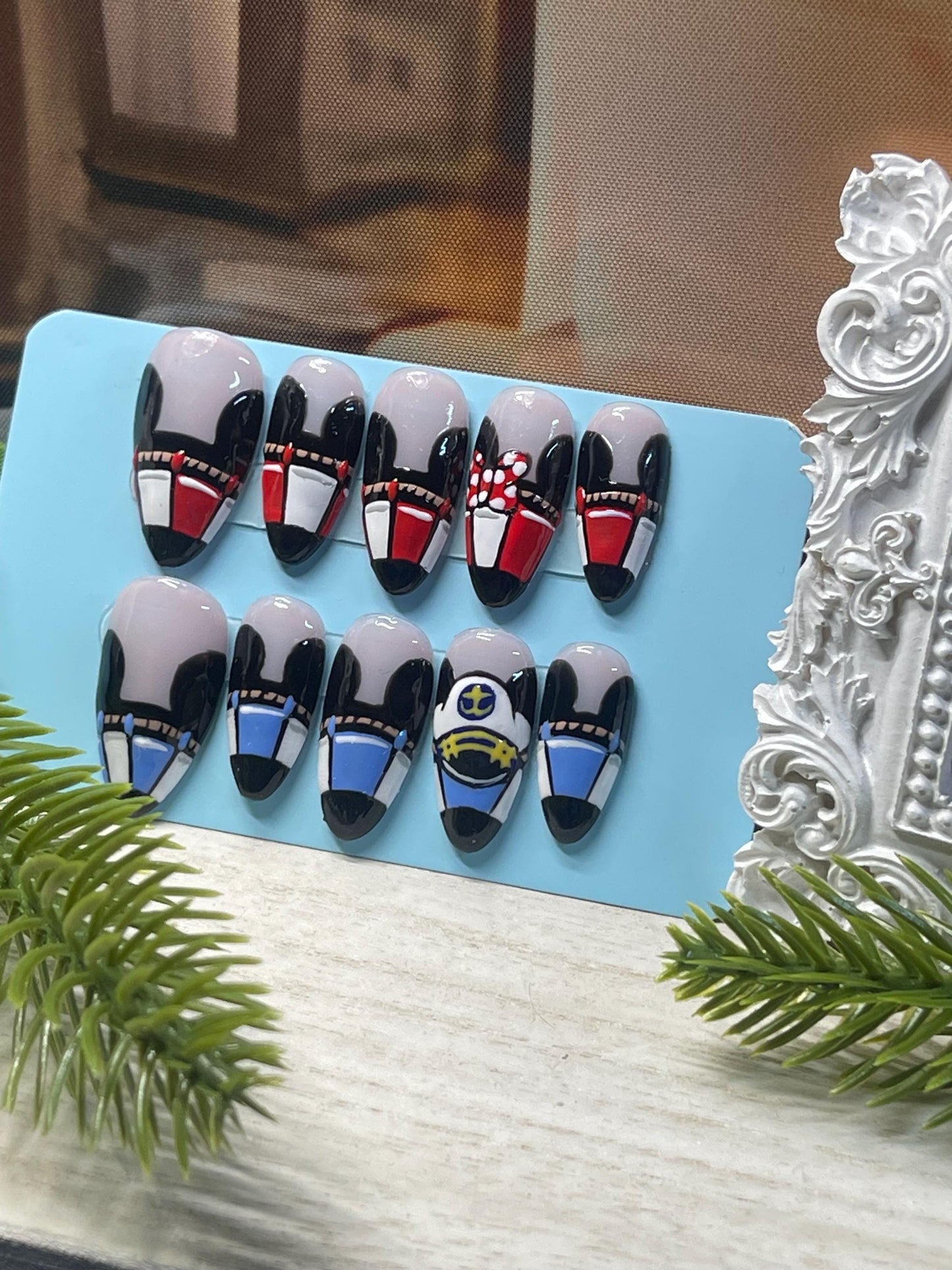 MAGIC CRUISIN' - Juego de 10 uñas con diseño de Mickey Lifebelt en rojo y azul - Uñas inspiradas en los cruceros de Disney