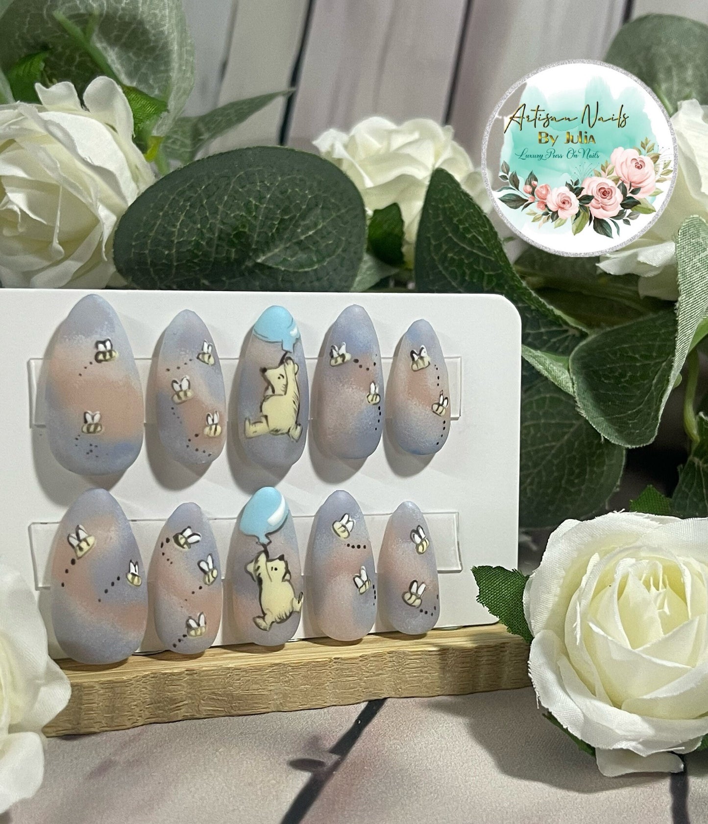 BLUSTERY DAY - Gel Press on Nails - Lot de 10 ongles inspirés de Winnie l'ourson - Fabriqués sur commande