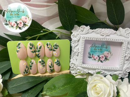 EDELWEISS - Set of 10 Floral Design Nails
