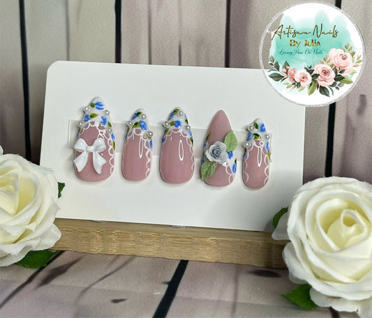 ROSEBUD BLUE - Juego de 10 uñas francesas con rosas azules y perlas