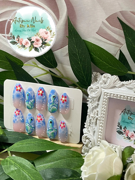 TURTLE BAY - Gel Press on Nails - Lot de 10 French Tips océan avec tortues - Fabriqué sur commande